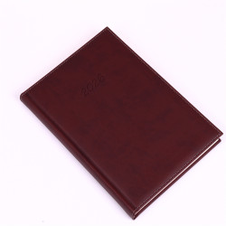 Határidőnapló Bolero B/5, napi krémszínű lapokkal barna Realsystem 2026.