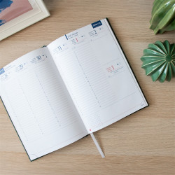 Határidőnapló agenda Standard B/5, heti fehér lapokkal fekete Bluering® 2027.